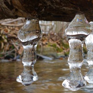 2013-12-01 Westmoreland Blue Line - icicle.JPG